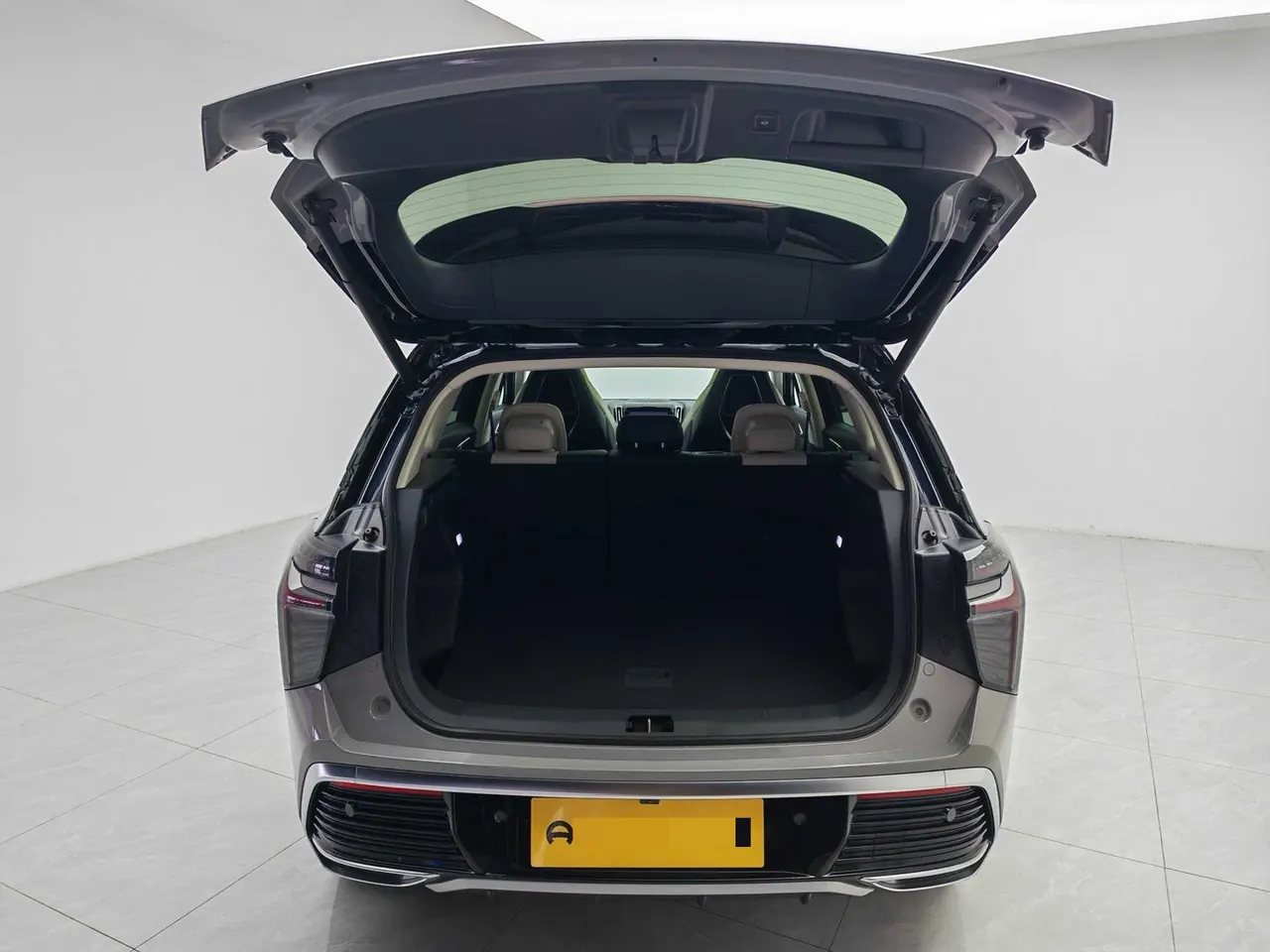 HongQi 2023 HS3 2.0T 4-wheel drive has a version of automatic gear 11