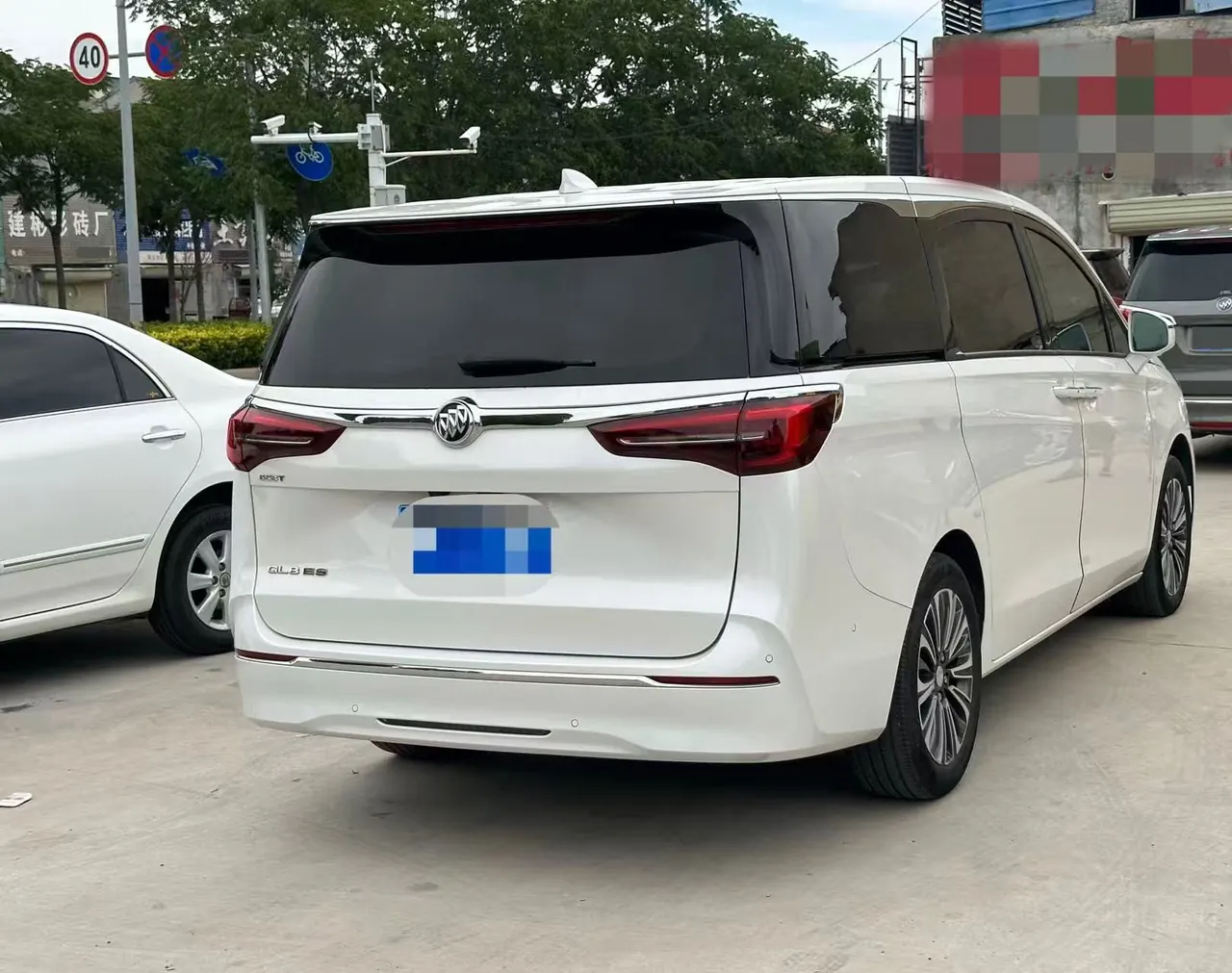 Buick 2022 GL8 ES Lu Zun 48V 2.0T 653T Luxury Automatic Gear 2
