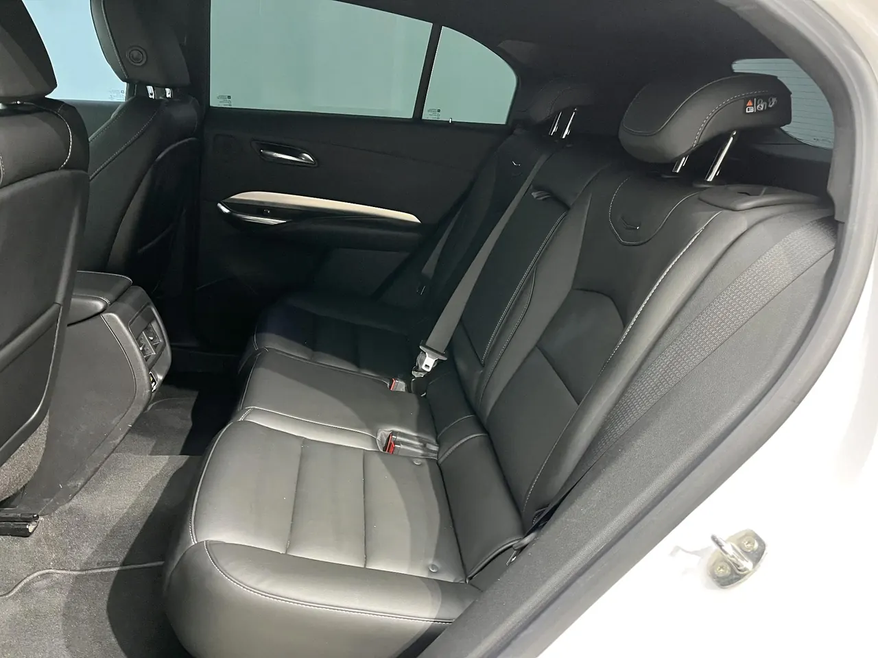 Cadillac 2023 XT4 48V 2.0T 28T Two-Drive Luxury Automatic Gear 7