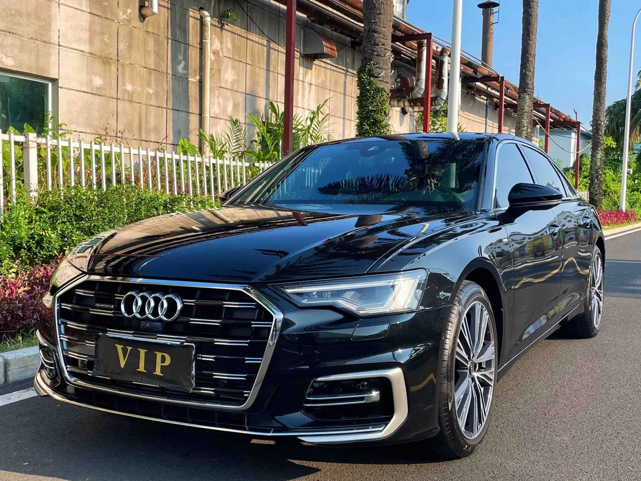 Открыть галерею: Audi 2024 A6L 2.0TFSI 45TFSI Quattro Selected Dynamic Automatic