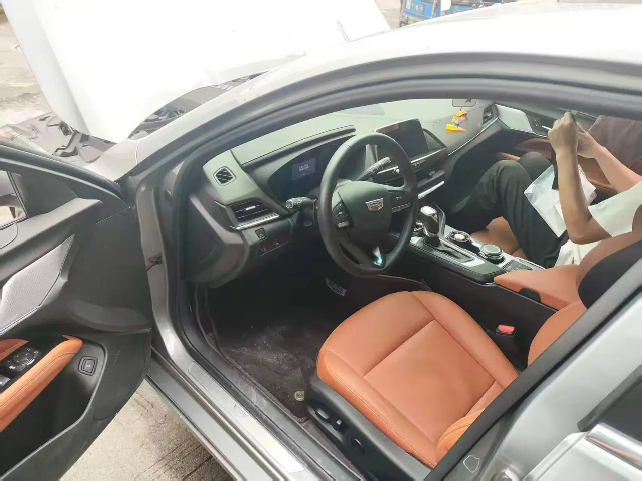 Cadillac 2023 CT4 2.0T 28T luxury automatic gear 3