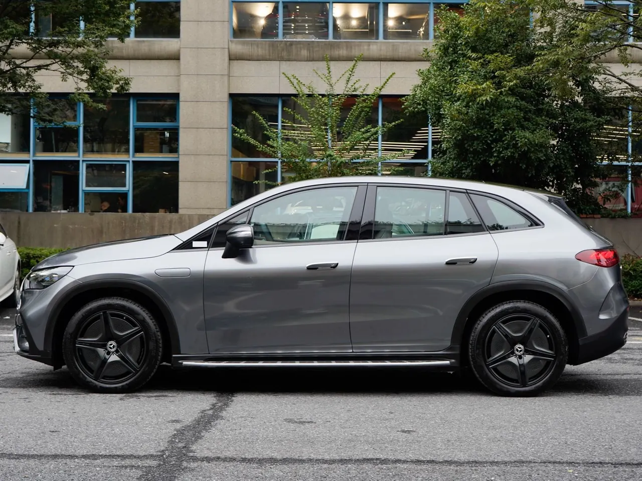 Mercedes Benz 2023 EQE SUV 500 4MATIC EQE SUV 500 4MATIC Special Edition Automatic 13