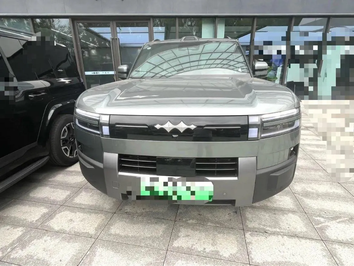 FangChengBao 2025 titanium 7 1.5T stepless 190KM four-wheel drive Ultra version of automatic gear 2
