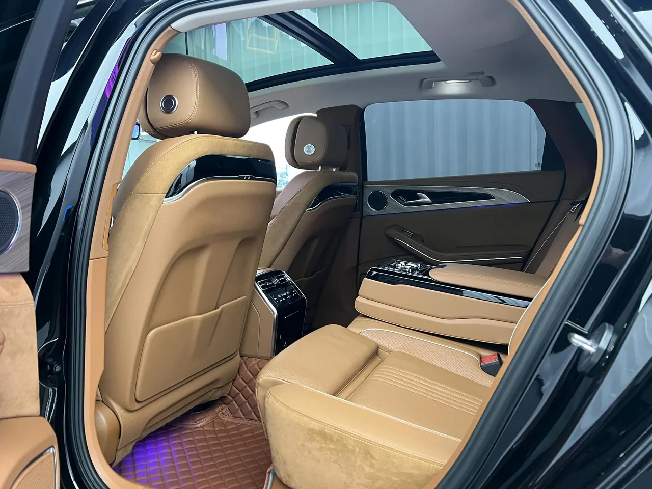 HongQi 2020 H9 48V 2.0T Zhilian Qi Chang Edition Automatic Gear 3