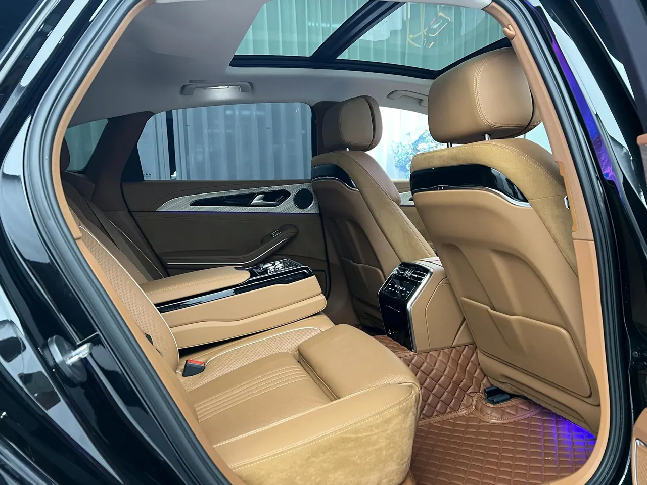 HongQi 2020 H9 48V 2.0T Zhilian Qi Chang Edition Automatic Gear 5