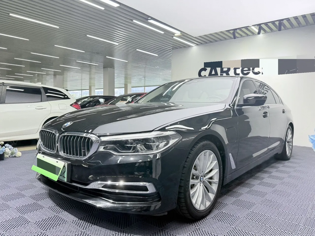 Открыть галерею: BMW 5 series new energy 2020 530Le 2.0T mileage upgraded luxury package automatic gear