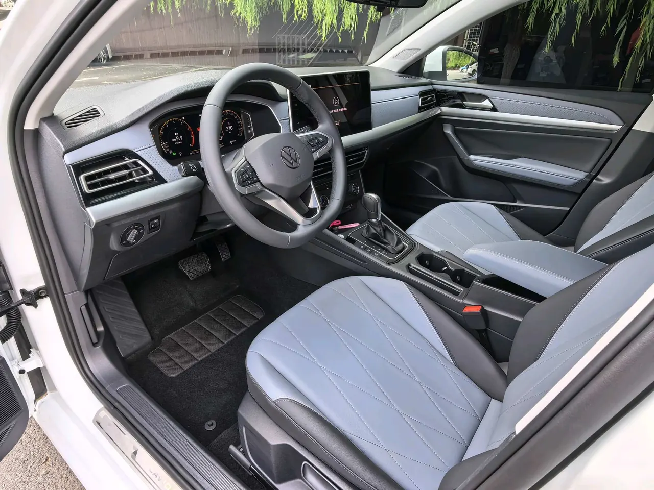 Volkswagen 2024 LaVida 1.5 Star 5 Million Edition Automatic Gear 4