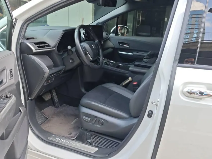 Toyota 2023 Sana 2.5 Stepless Platinum Edition Automatic Transmission 3