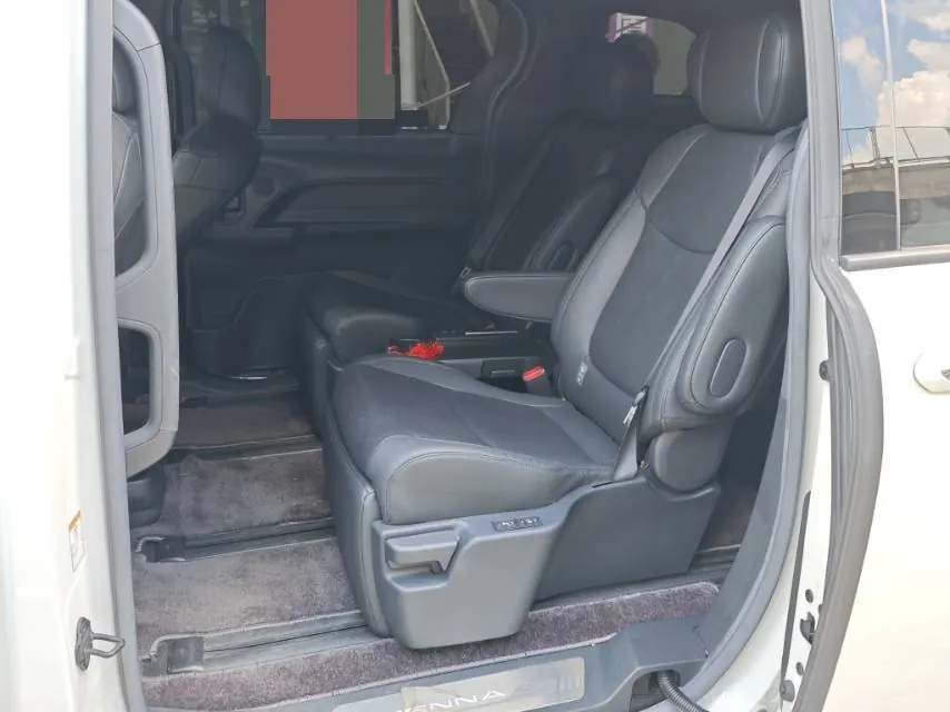 Toyota 2023 Sana 2.5 Stepless Platinum Edition Automatic Transmission 4