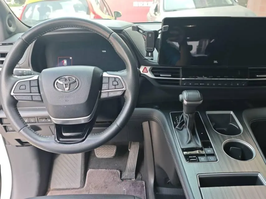 Toyota 2023 Sana 2.5 Stepless Platinum Edition Automatic Transmission 5