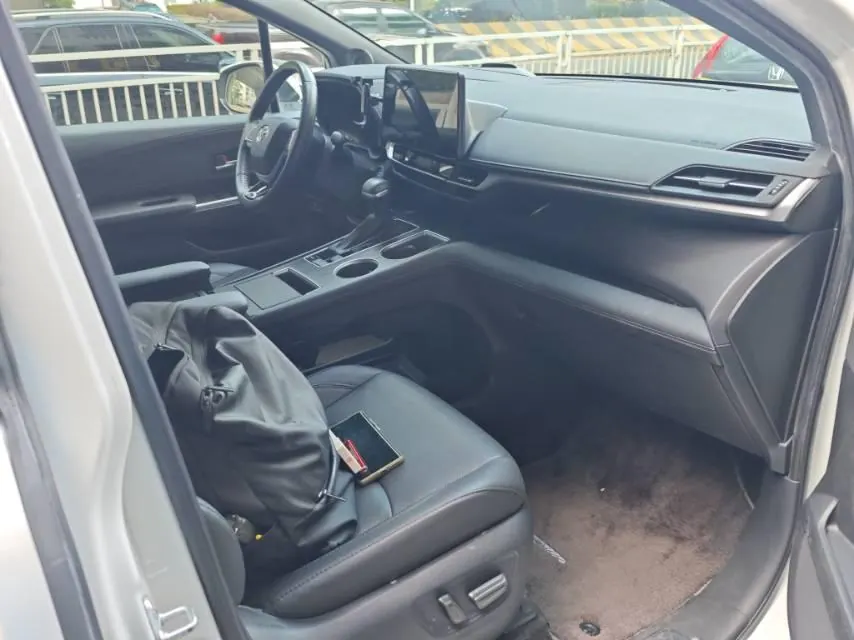 Toyota 2023 Sana 2.5 Stepless Platinum Edition Automatic Transmission 6