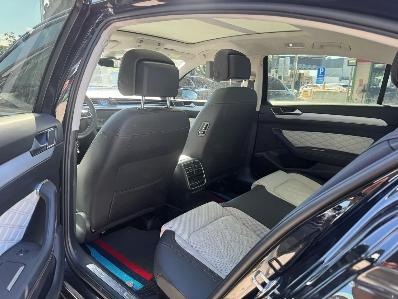 Volkswagen 2023 Magotan 2.0TSI 330TSI 2 million Commemorative Luxury Automatic Gear 2