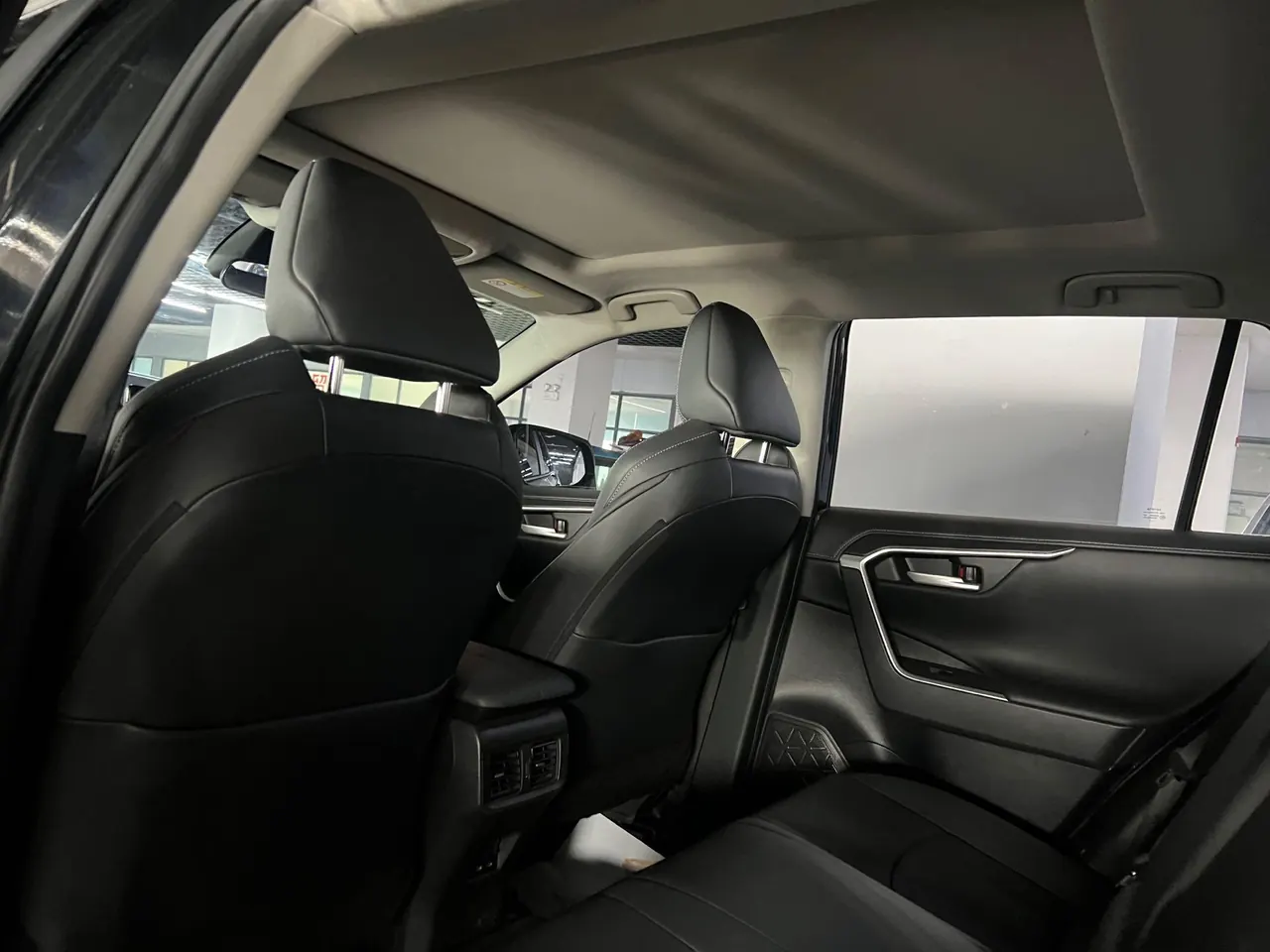 Toyota 2023 Willanda 2.0 Stepless Two-Drive Luxury PLUS Edition Automatic Gear 3