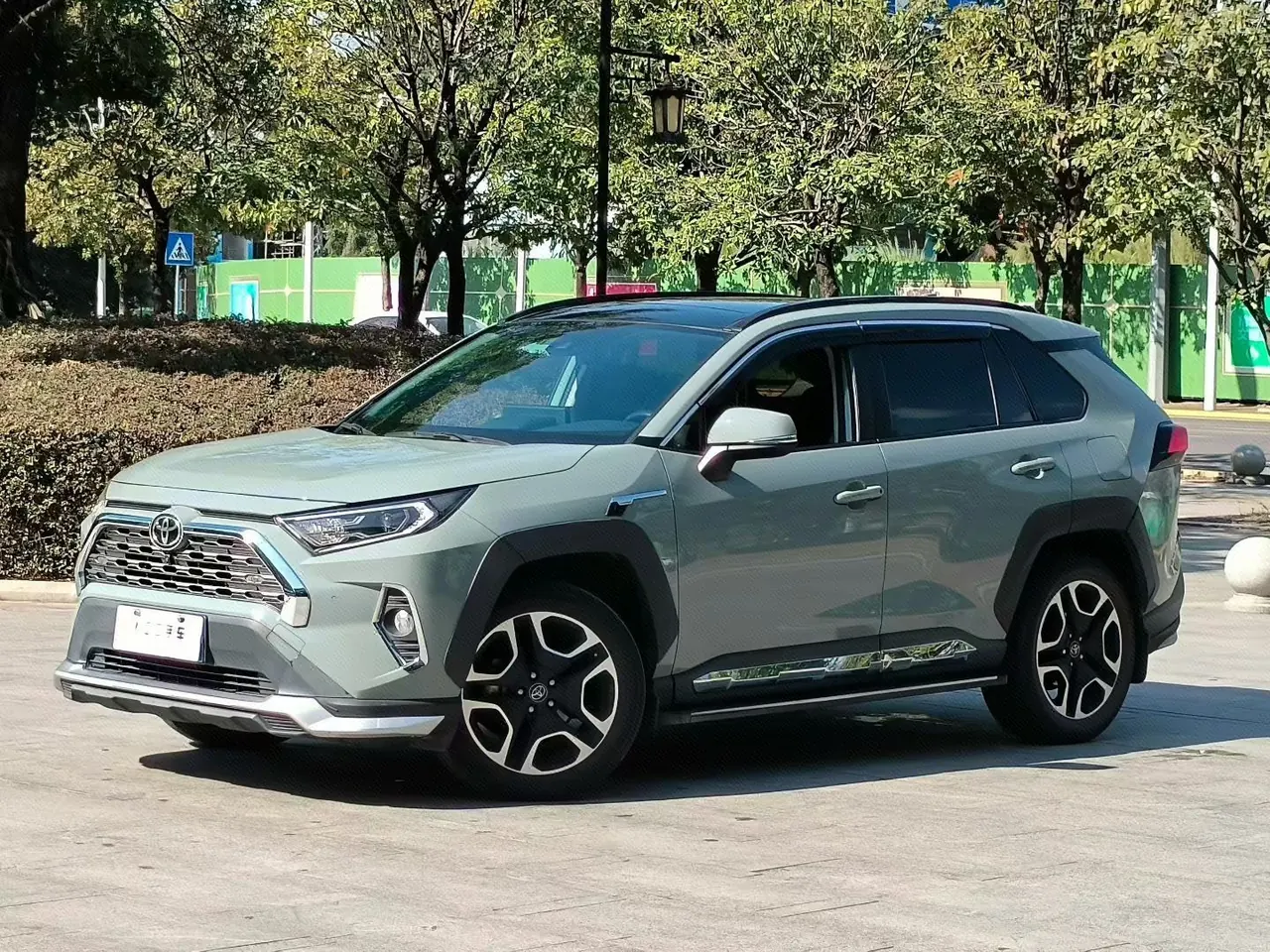 Open image lightbox: Toyota 2020 RAV4 RongFang 2.0 Stepless Four-wheel Drive Premium Edition Automatic Gear