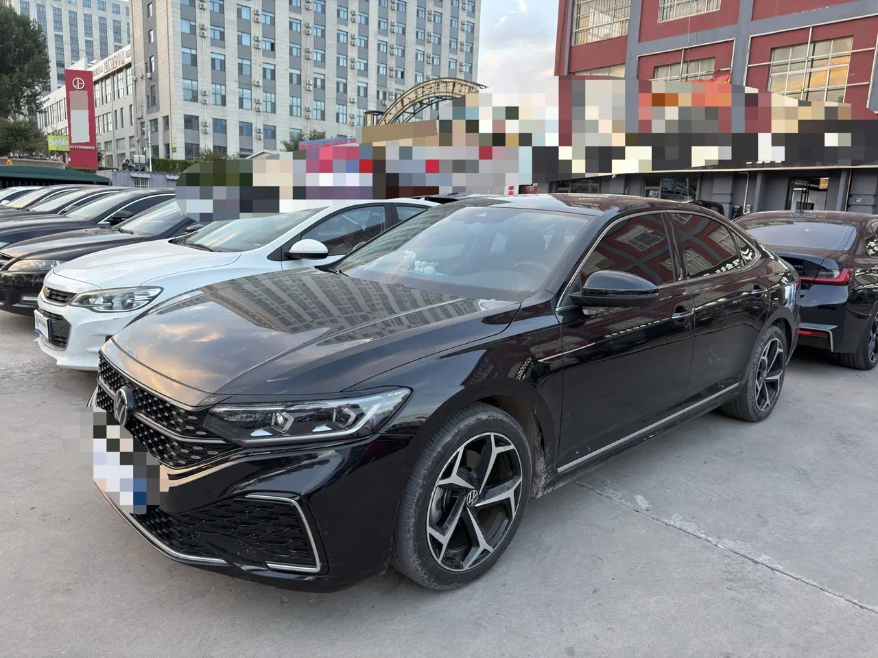 打开图片灯箱:Volkswagen 2024 Passat 2.0TSI 380TSI Star Dragon Edition Automatic Gear