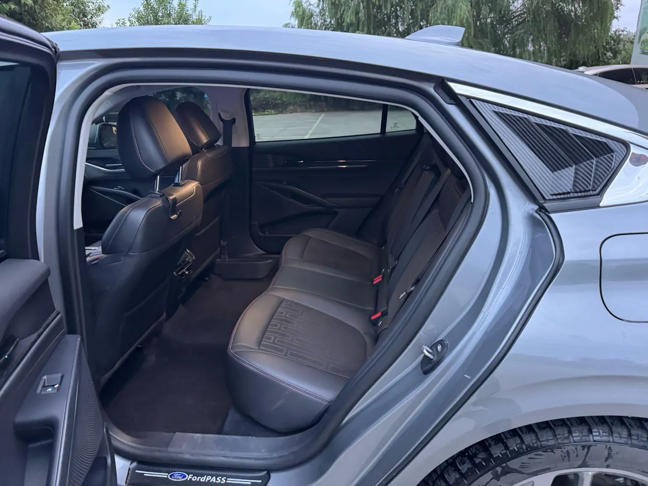 Ford 2023 Mondeo 1.5T EcoBoost 180 Luxury Automatic Gear 3