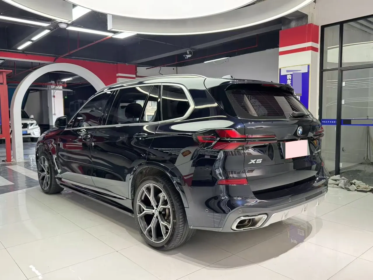 BMW 2023 X5 xDrive30Li 48V 2.0T exclusive m sports obsidian night suit automatic gear 5