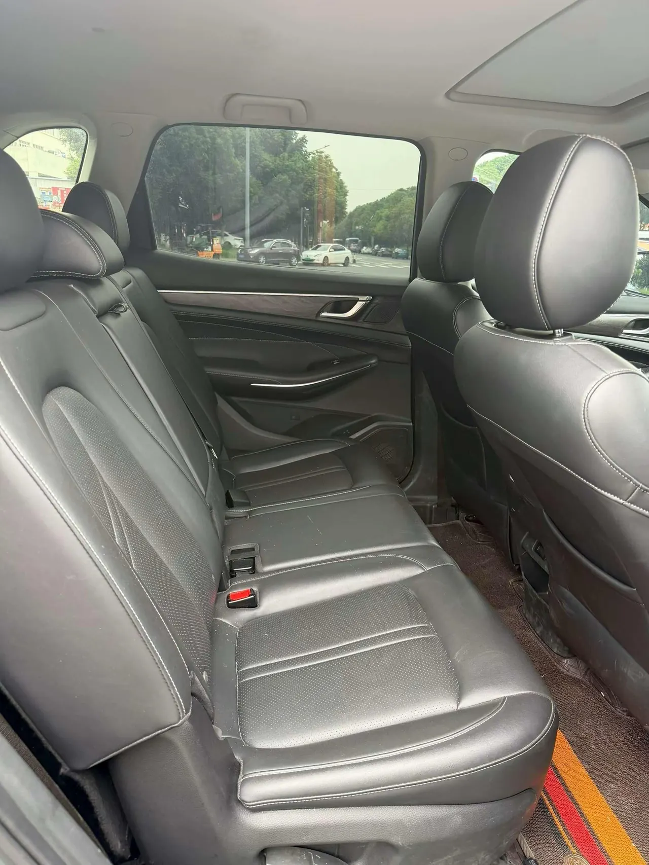 LanDian 2023 LanDian E5 1.5 stepless DE-i 100KM exclusive 7-seat automatic gear 5