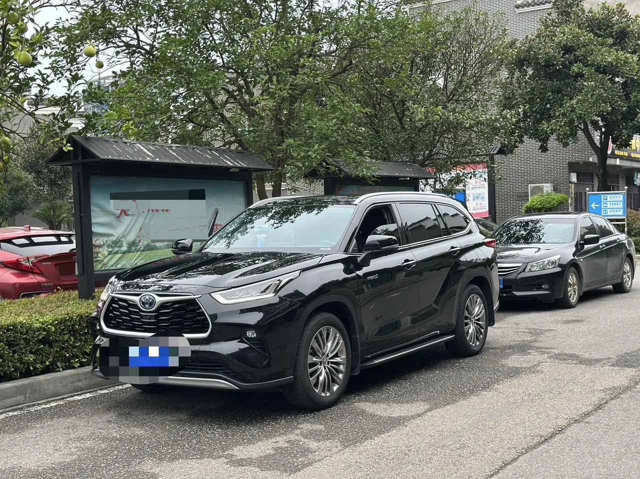 Открыть галерею: Toyota 2023 Highlander Dual Engine 2.5 Stepless Intelligent Electric Hybrid Four-wheel Drive Premium Edition 7-seat Automatic Transmission