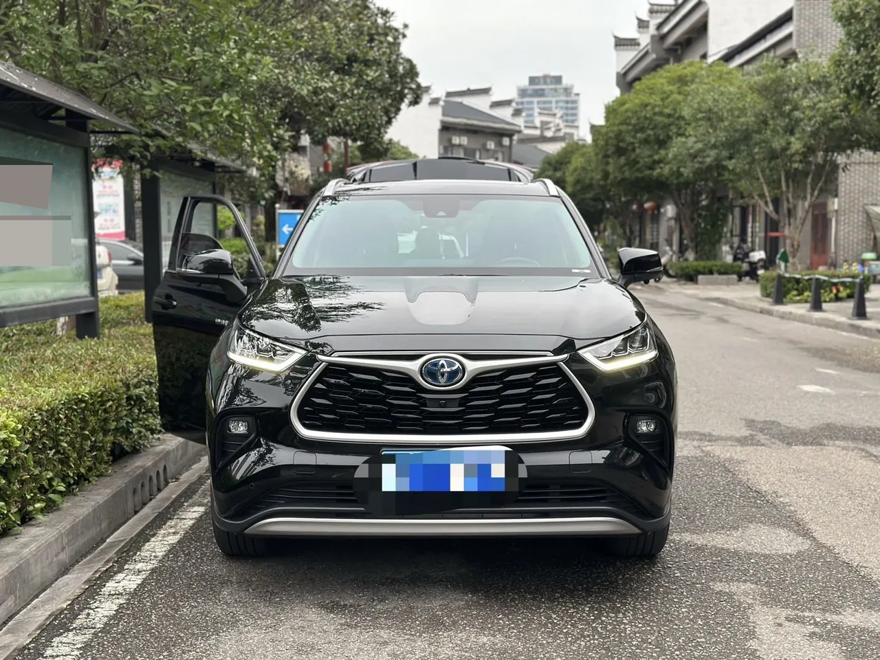 Toyota 2023 Highlander Dual Engine 2.5 Stepless Intelligent Electric Hybrid Four-wheel Drive Premium Edition 7-seat Automatic Transmission 2
