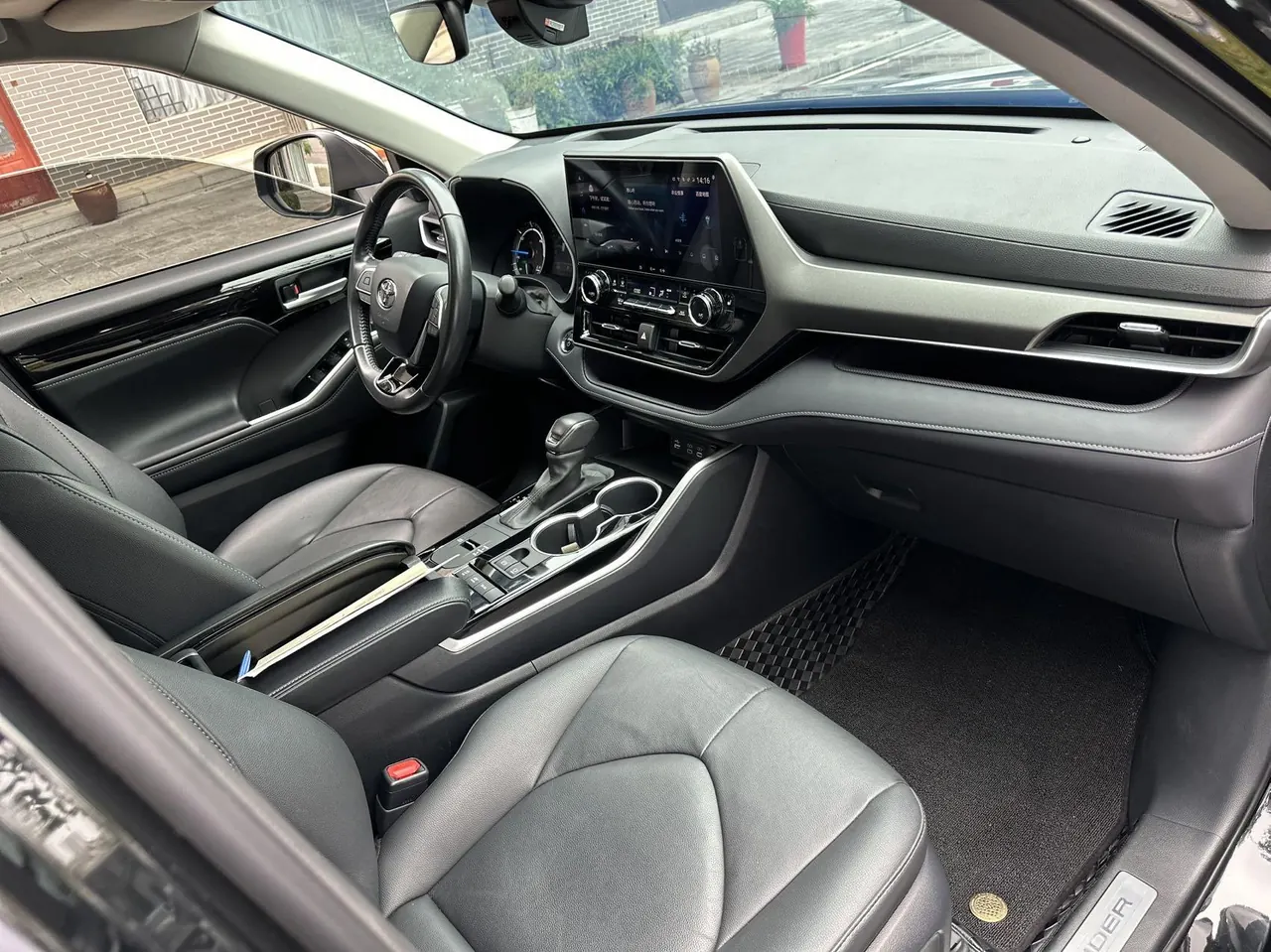 Toyota 2023 Highlander Dual Engine 2.5 Stepless Intelligent Electric Hybrid Four-wheel Drive Premium Edition 7-seat Automatic Transmission 3