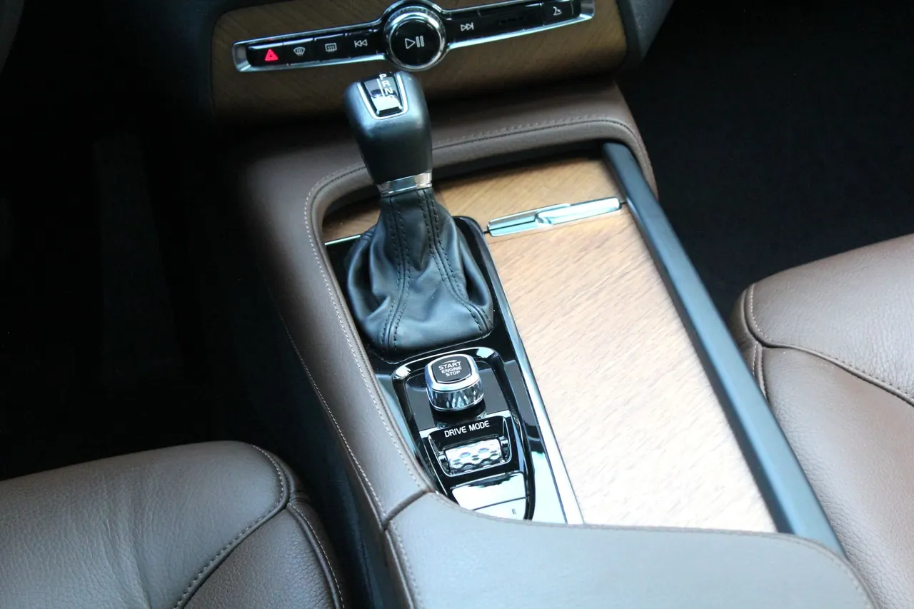 Volvo XC90 (Imported) 2020 XC90 2.0T T6 Zhiyi Deluxe Edition 7-seat (Modified) Automatic Gear 11