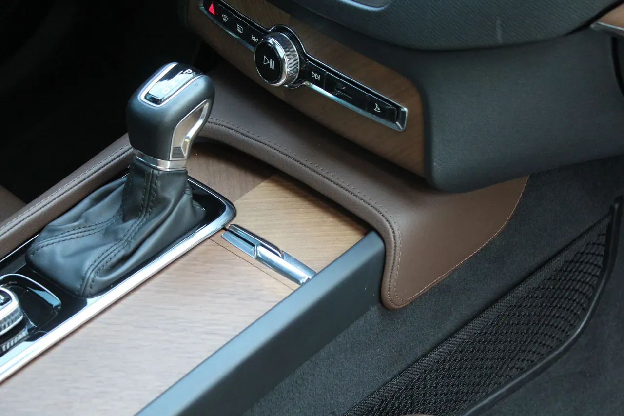 Volvo XC90 (Imported) 2020 XC90 2.0T T6 Zhiyi Deluxe Edition 7-seat (Modified) Automatic Gear 12