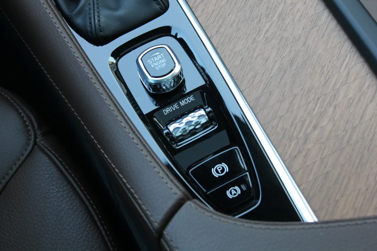 Volvo XC90 (Imported) 2020 XC90 2.0T T6 Zhiyi Deluxe Edition 7-seat (Modified) Automatic Gear 7