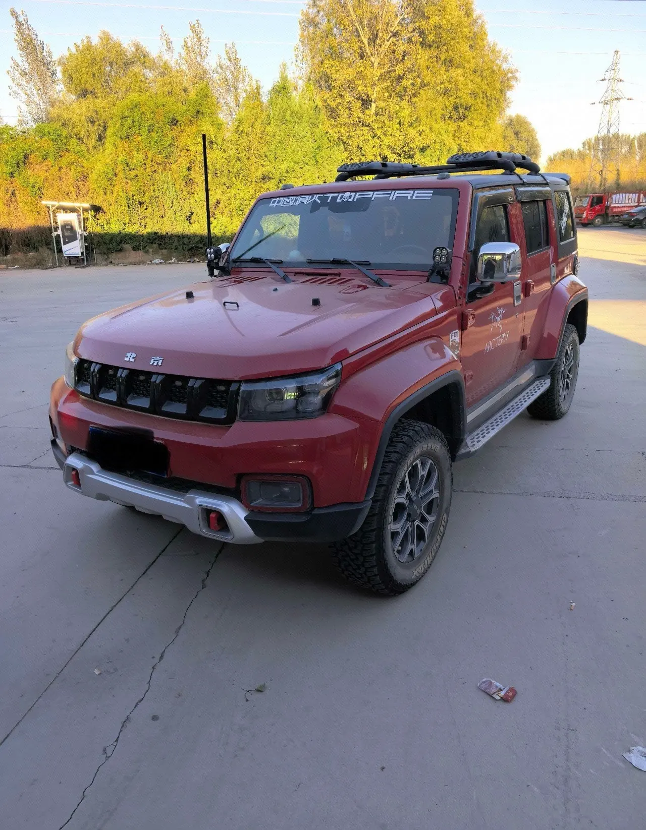 Открыть галерею: Beijing 2020 BJ40 2.0T 4-wheel drive city hunter version chivalrous automatic gear
