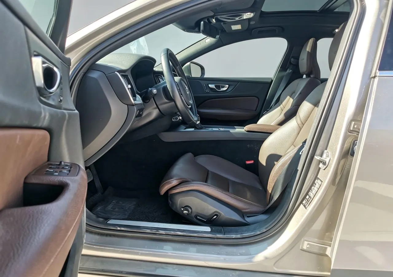 Volvo 2020 S60 2.0T T4 Zhiyuan Deluxe Edition Automatic Gear 3