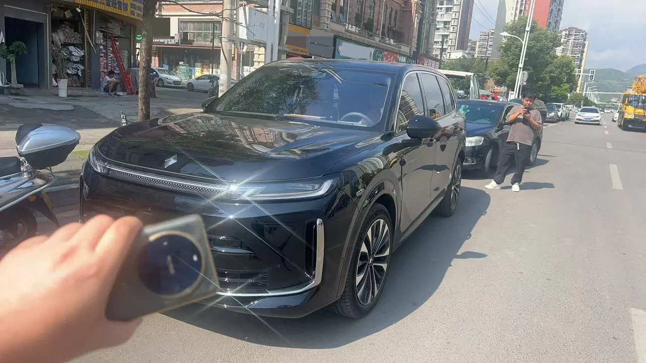 Huajing 2026 Huajing S 1.5T 235km 4-wheel drive dry Kun exclusive edition automatic gear - View 1
