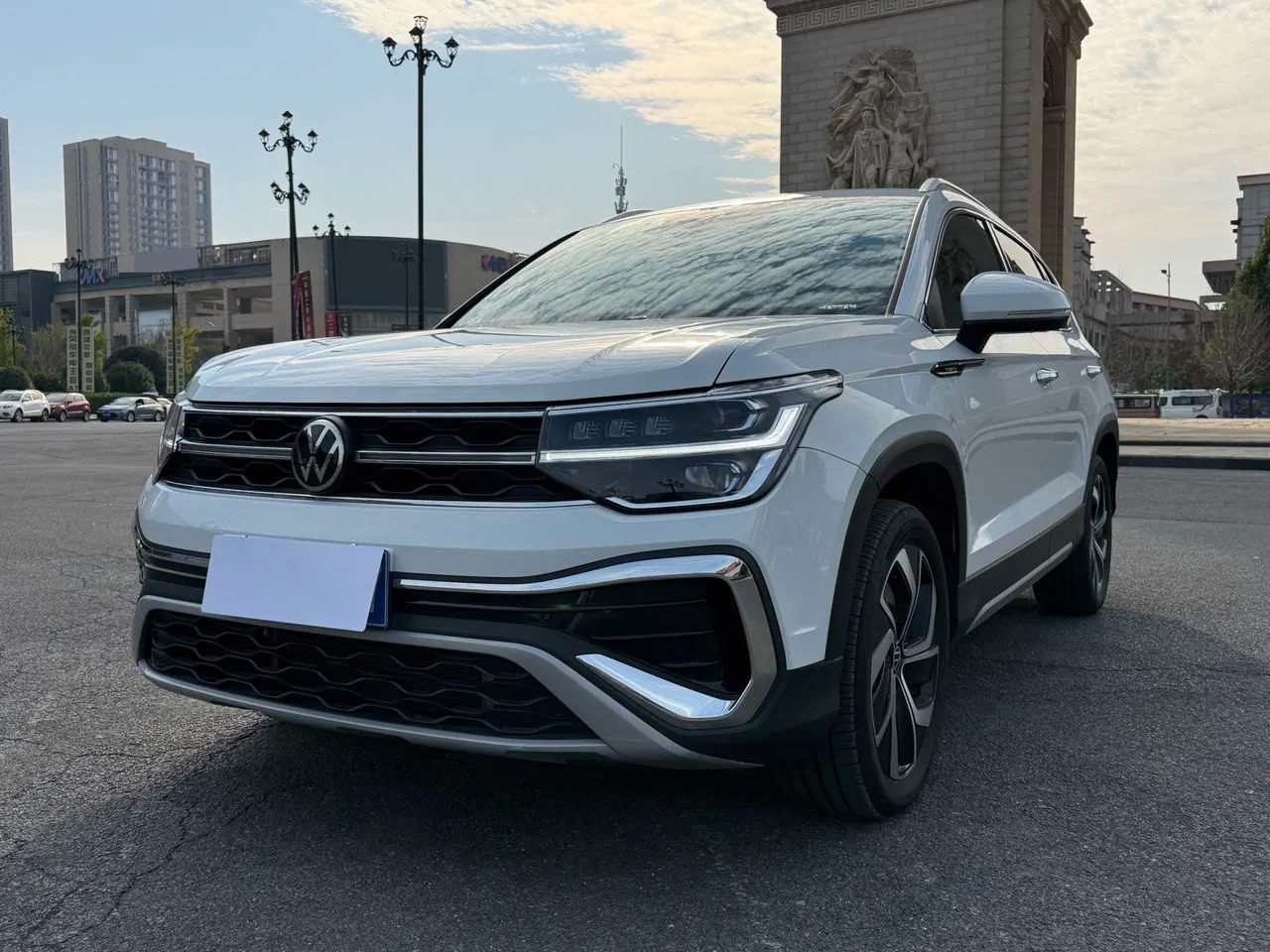 Open image lightbox: Volkswagen 2024 Tuyue 1.5TSI 300TSI Two-Drive Full Moon Edition Automatic Gear