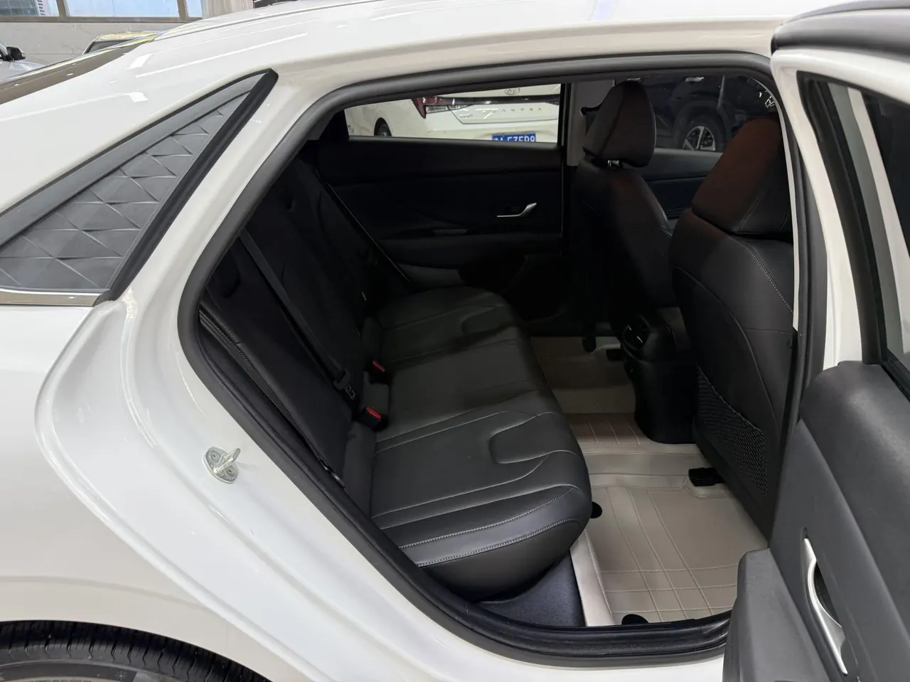 Hyundai 2023 Elantra -3-compartment 1.5 stepless LUX premium automatic gear 16