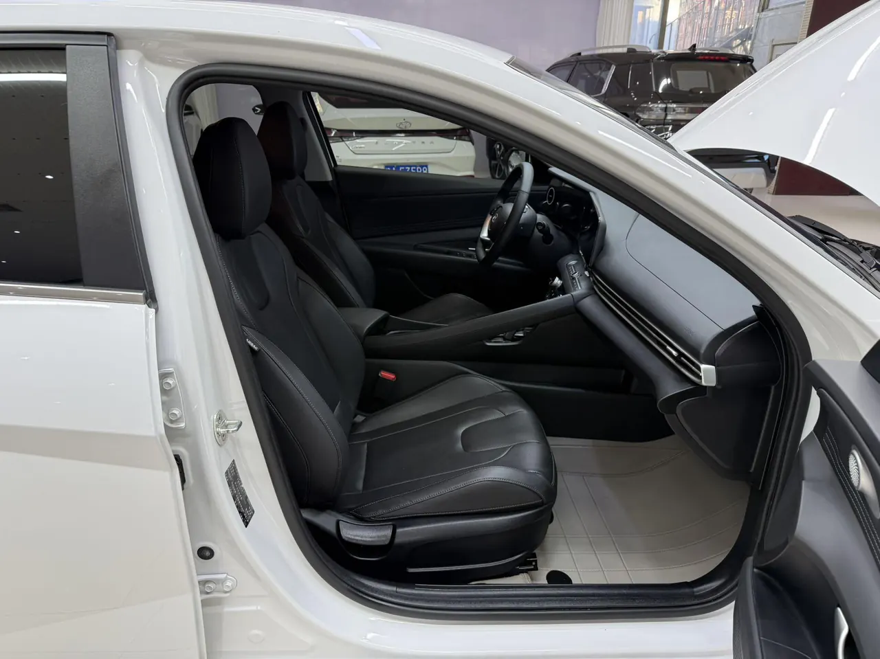 Hyundai 2023 Elantra -3-compartment 1.5 stepless LUX premium automatic gear 17