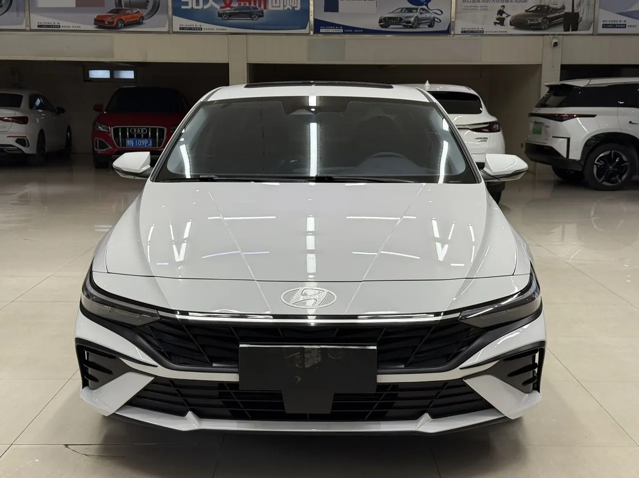 Hyundai 2023 Elantra -3-compartment 1.5 stepless LUX premium automatic gear 2