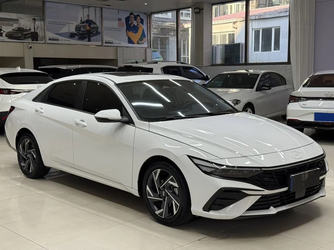 Hyundai 2023 Elantra -3-compartment 1.5 stepless LUX premium automatic gear 3