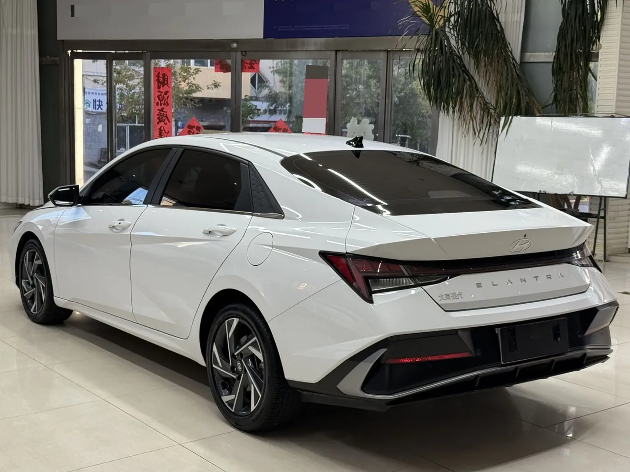 Hyundai 2023 Elantra -3-compartment 1.5 stepless LUX premium automatic gear 4