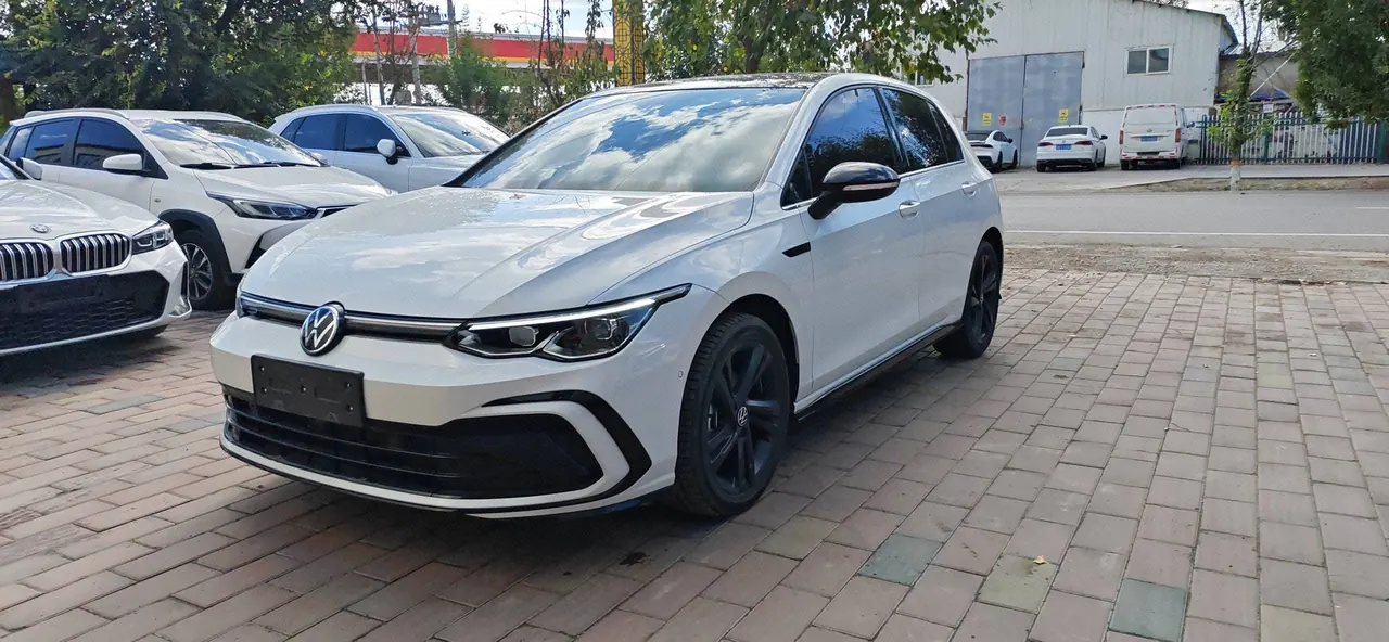 Открыть галерею: Volkswagen 2023 Golf 8 R-Line 1.4TSI 280TSI Lite Automatic
