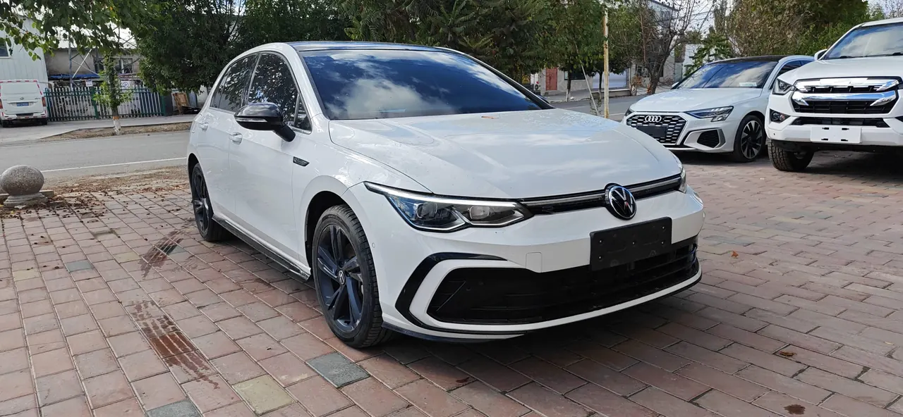 Volkswagen 2023 Golf 8 R-Line 1.4TSI 280TSI Lite Automatic 9