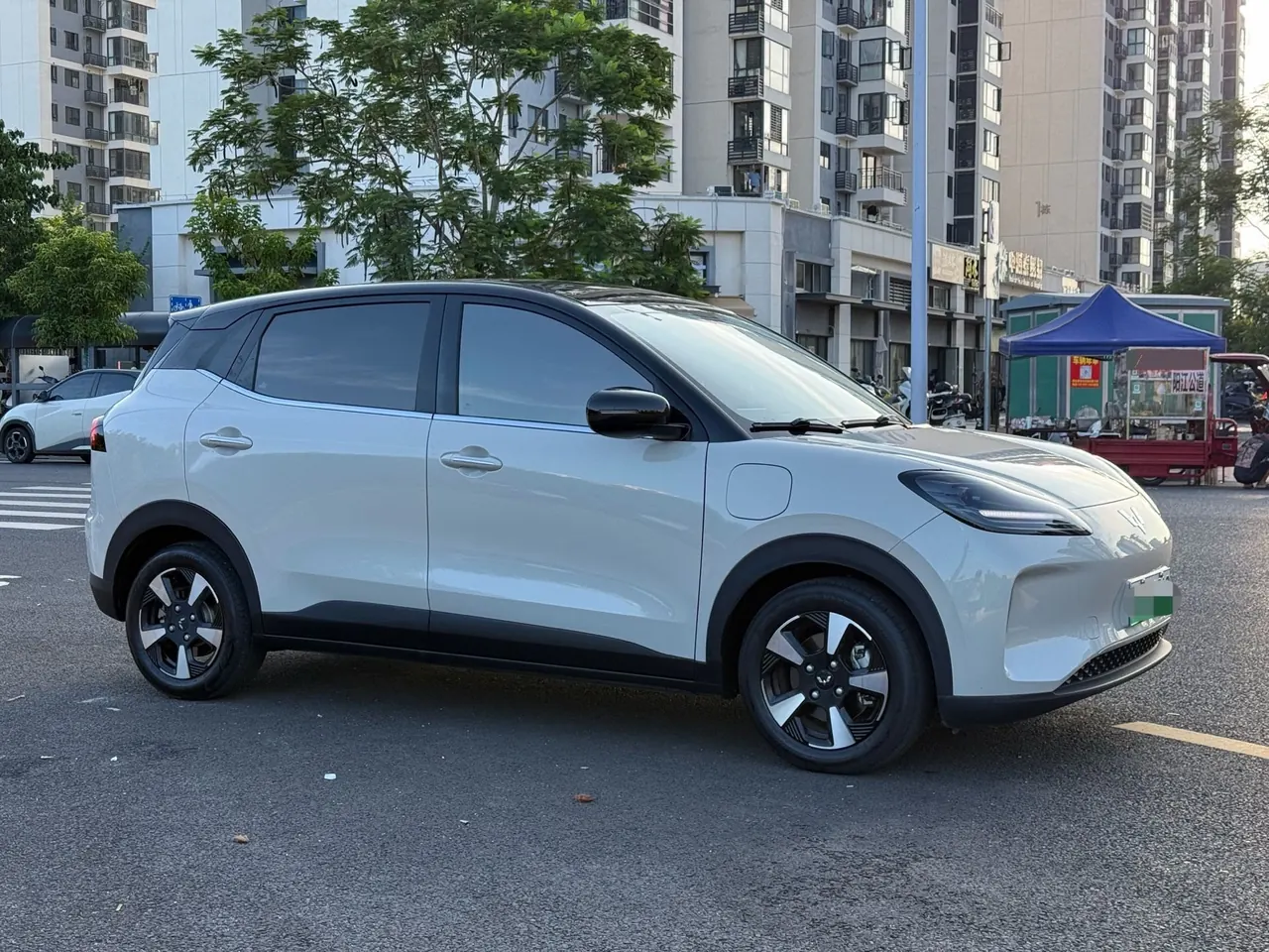 WuLing 2024 Plantronics PLUS 330km Five-seat Edition Automatic Gear 2
