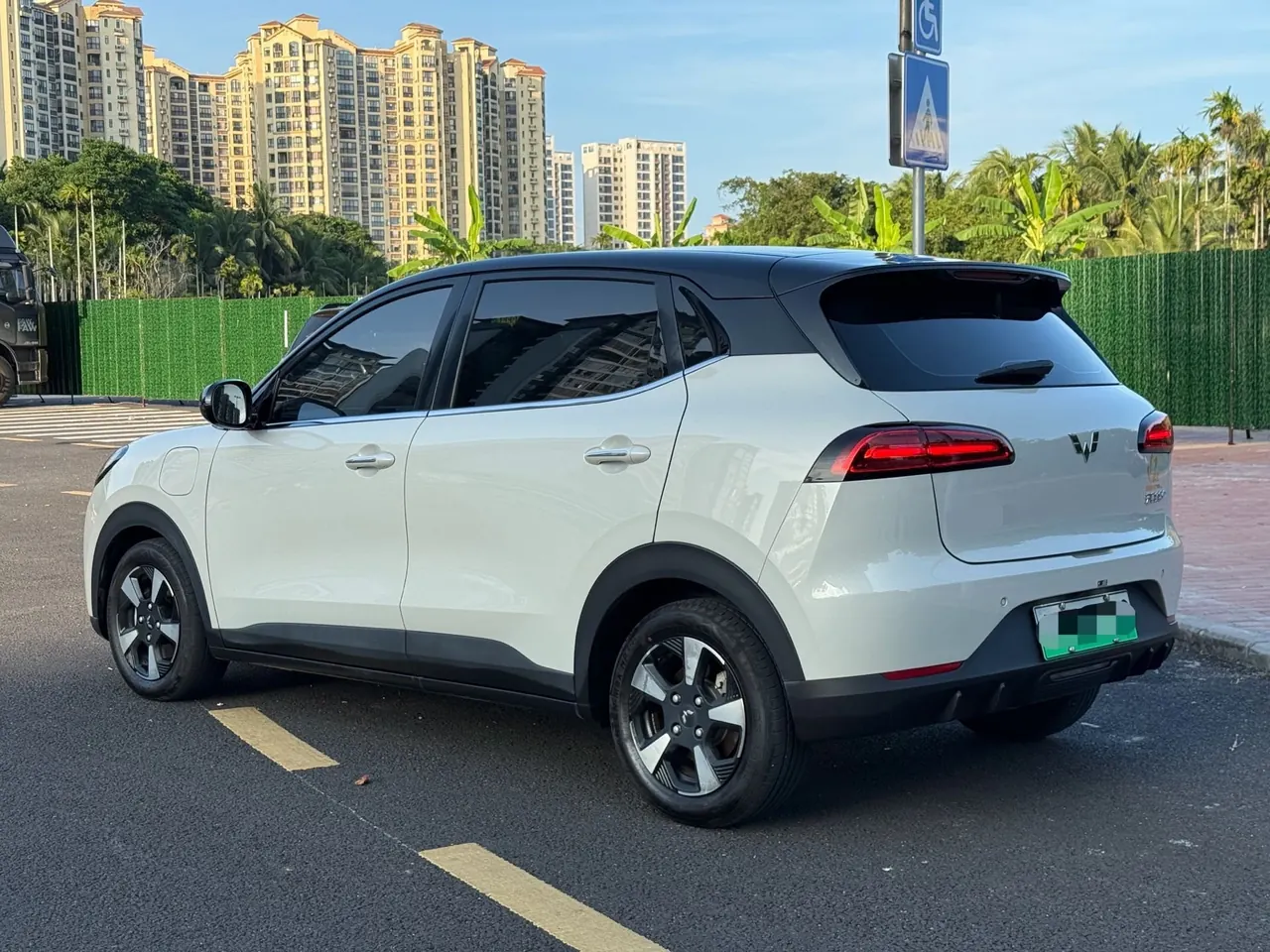 WuLing 2024 Plantronics PLUS 330km Five-seat Edition Automatic Gear 8