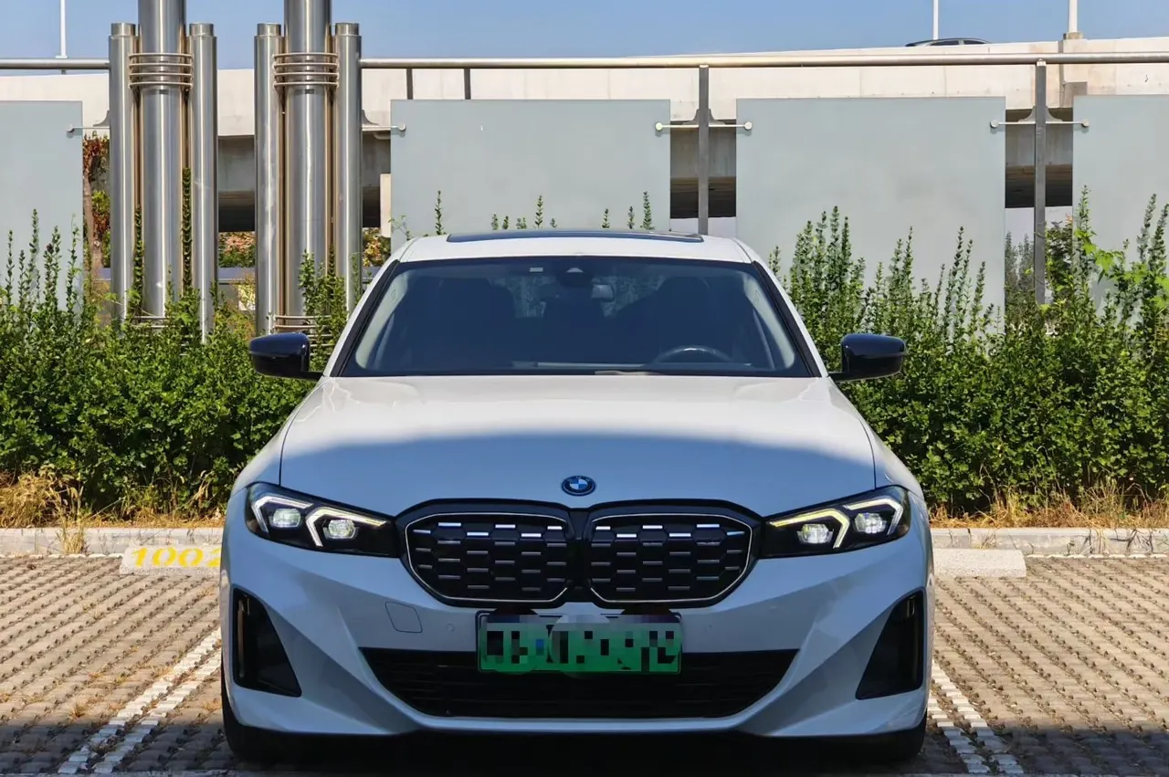 BMW 2023 i3 eDrive 40 L obsidian night suit automatic gear 2