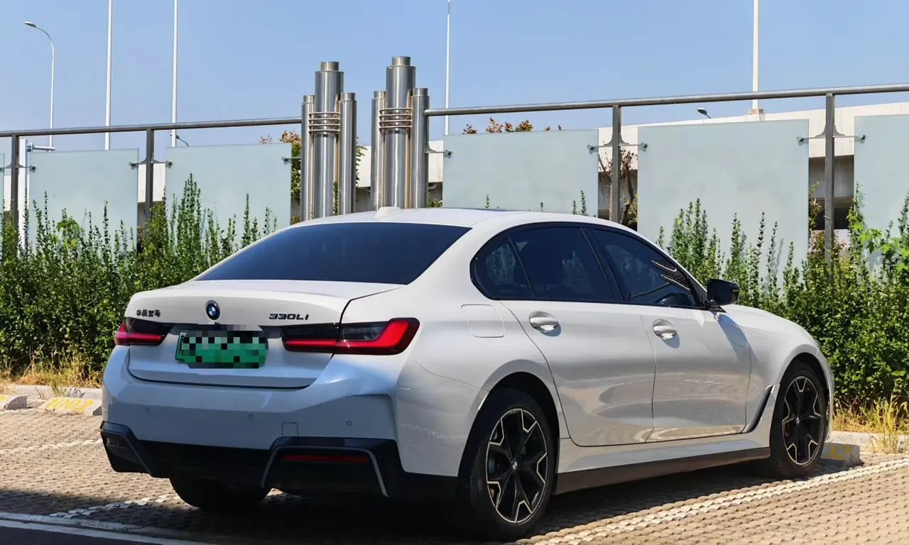BMW 2023 i3 eDrive 40 L obsidian night suit automatic gear 4