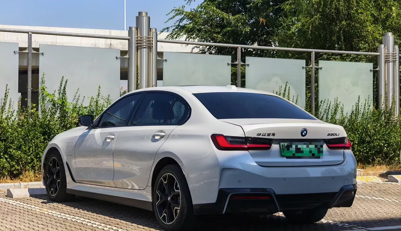 BMW 2023 i3 eDrive 40 L obsidian night suit automatic gear 6