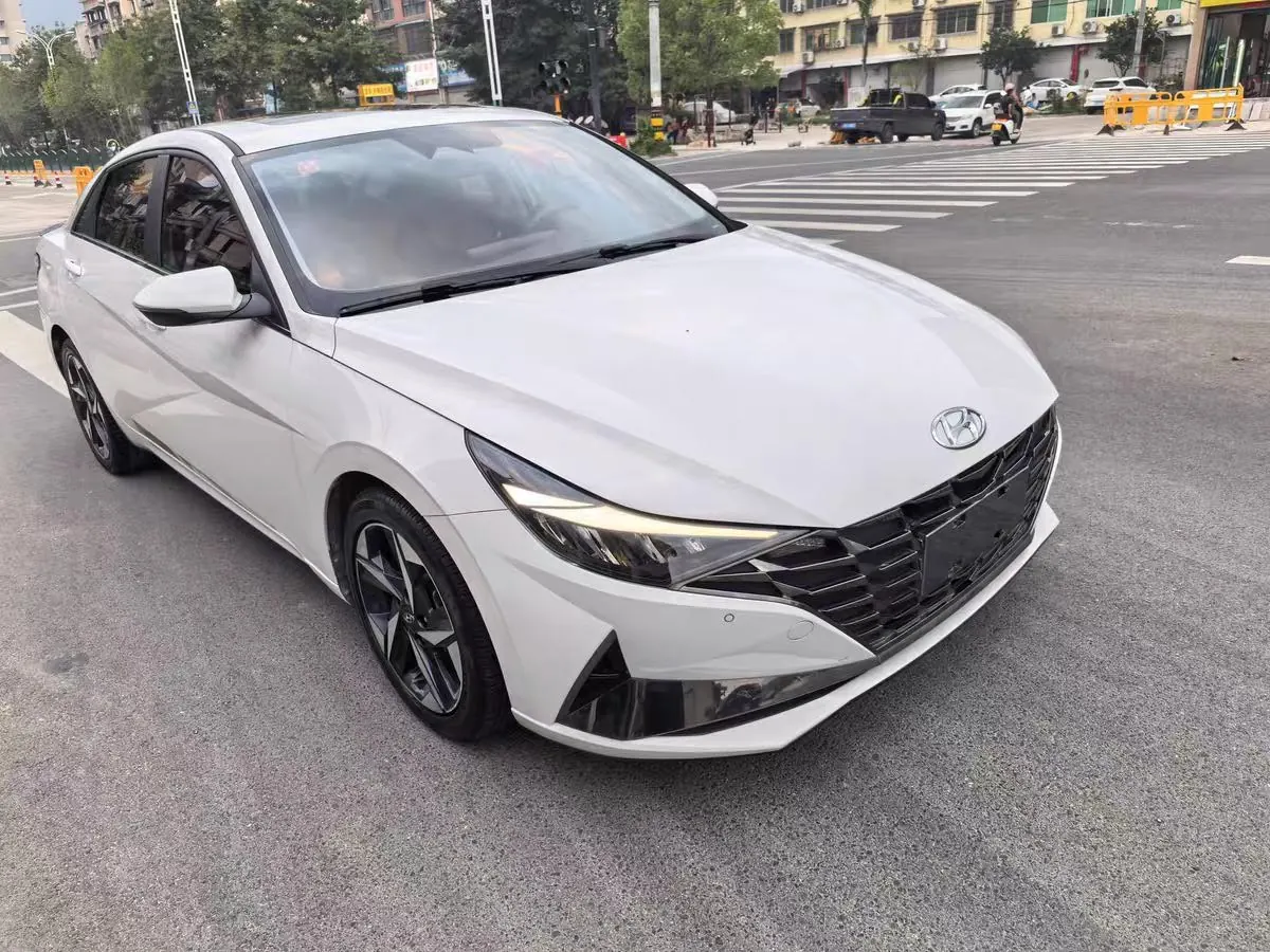 Hyundai 2023 Elantra -3-compartment 1.5 stepless LUX premium automatic gear 2