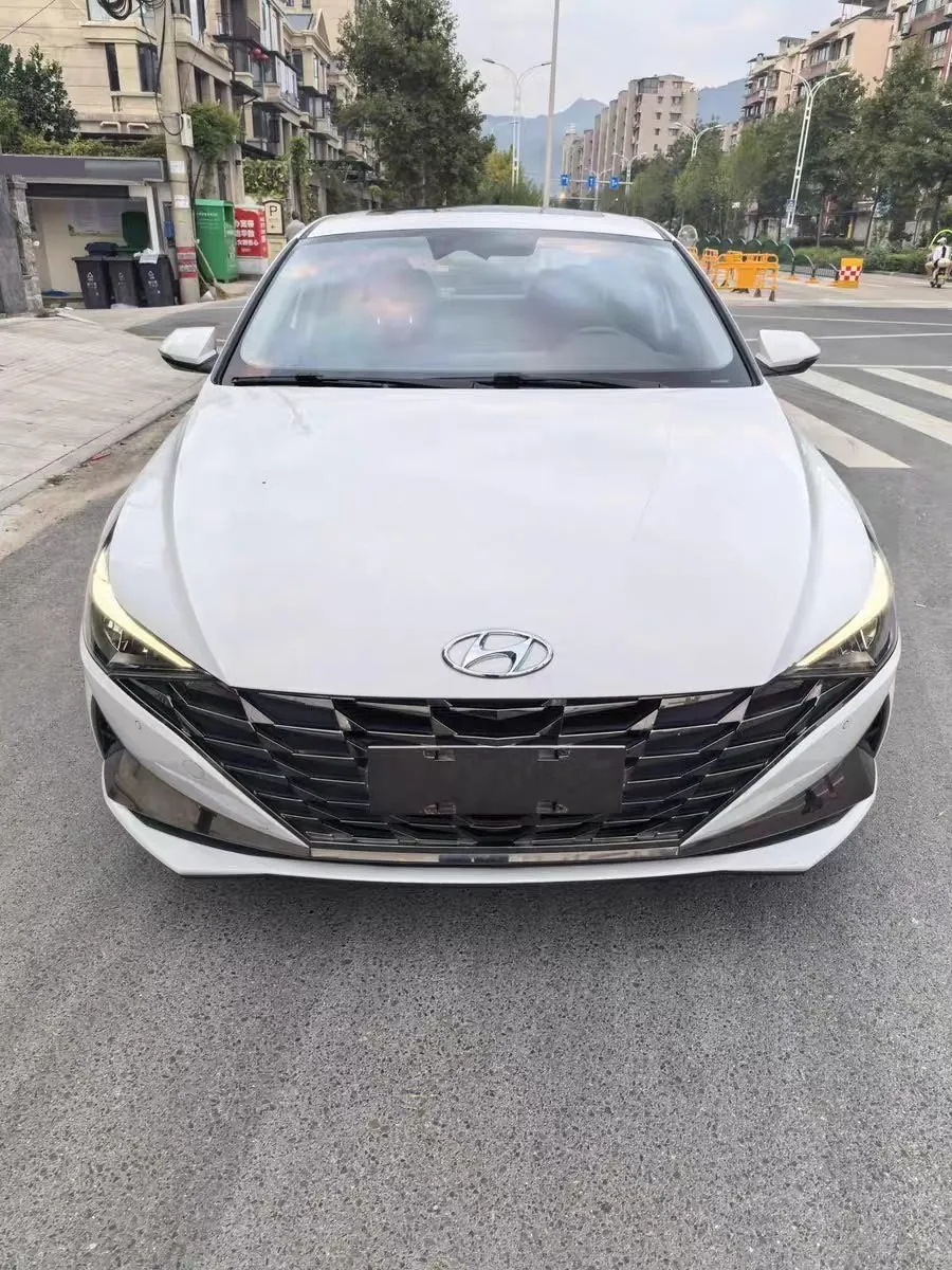 Hyundai 2023 Elantra -3-compartment 1.5 stepless LUX premium automatic gear 3