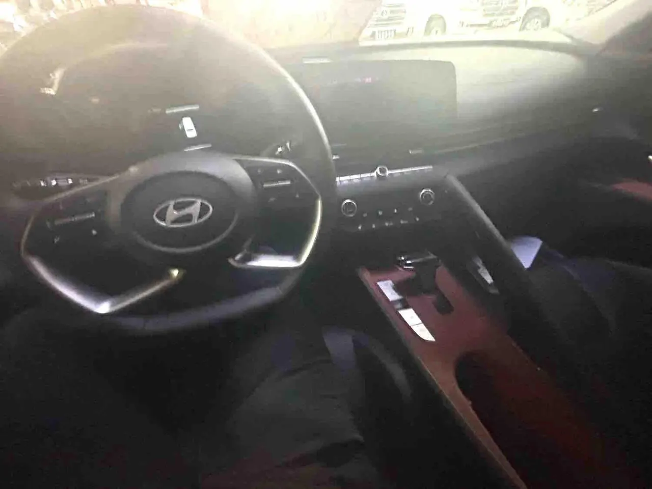 Hyundai 2023 Elantra -3-compartment 1.5 stepless LUX premium automatic gear 3