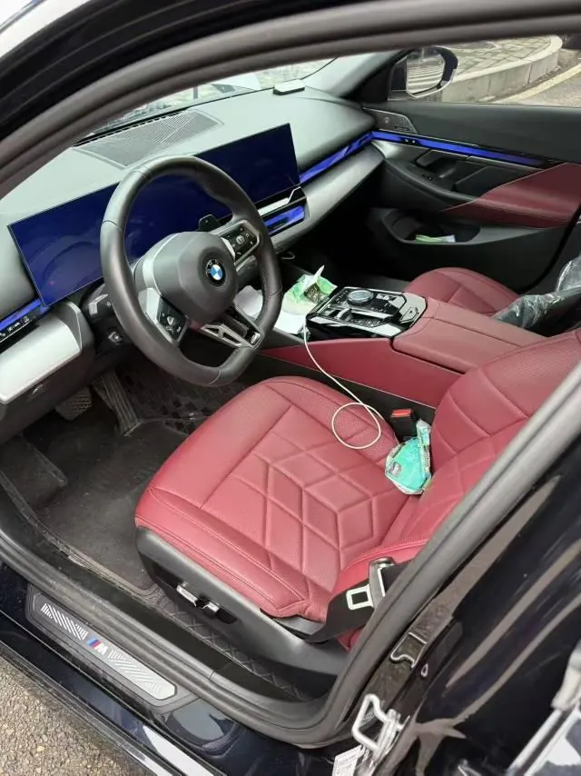 BMW 5 Series 2024 model 530Li 48V 2.0T Leading Edition M Sport Package Automatic 3