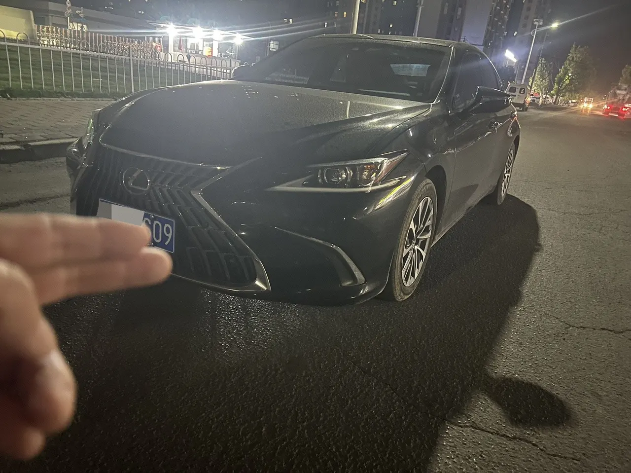 Открыть галерею: Lexus ES (Imported) 2023 ES200 2.0 Stepless Premium Edition Automatic Gear