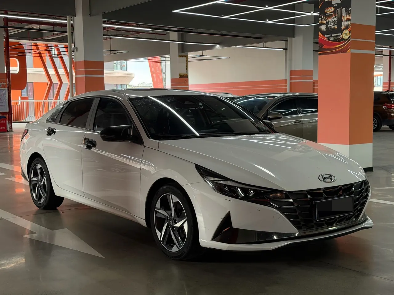 Hyundai 2022 Elantra -3-compartment 1.5 stepless LUX premium automatic gear 2